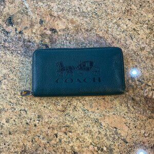 Green Coach long wallet with zipper and horse carriage print